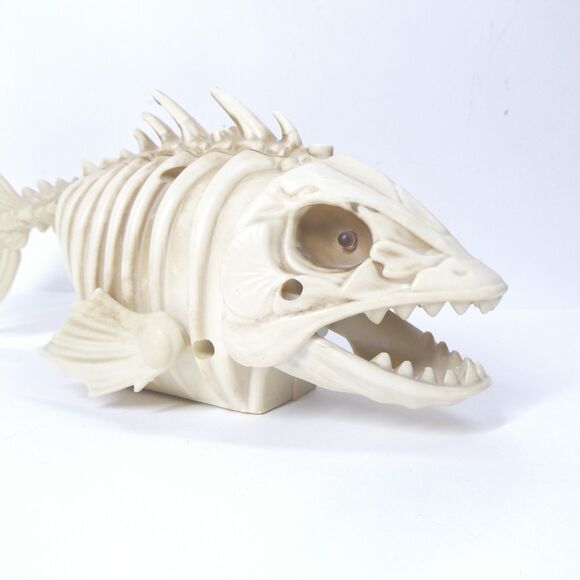 Piranha Fish Skeleton Halloween Motion Activated Lights Sound WORKS - AS IS - Picture 4 of 7